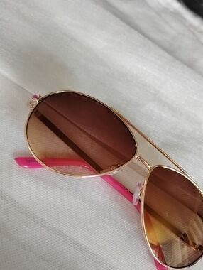 Juicy couture aviator Sunglasses. Pink And Gold.